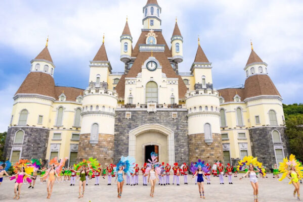 Khám phá VinWonders Nha Trang trong tour Nha Trang 3N2Đ cùng Like Tour