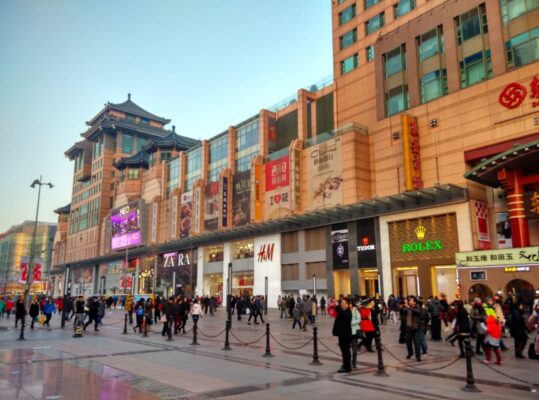 Khám phá Vương Phủ Tỉnh - con phố "ăn chơi" sầm uất giữa lòng Bắc Kinh cổ kính cùng Like Tour.
