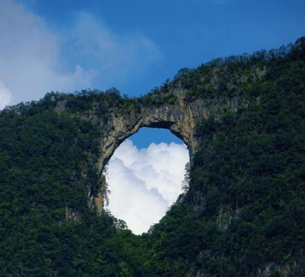 Núi Mặt Trăng trong tour Quế Lâm Dương Sóc 6N5Đ cùng Like Tour.
