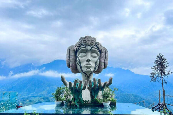 Tượng cô gái Moana