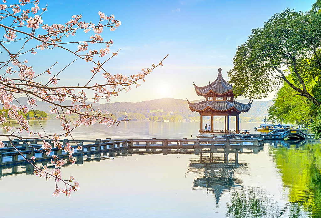 Tản bộ vãn cảnh Tây Hồ