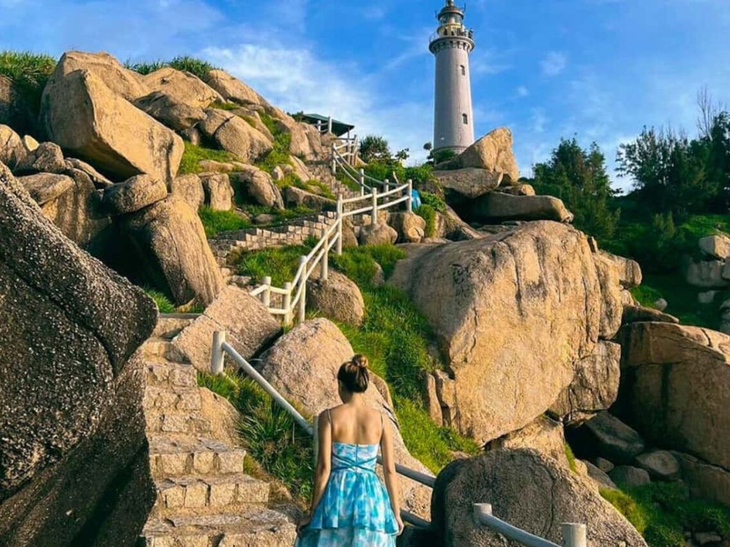 Khám phá hải đăng Mũi Điện trong tour Phú Yên Quy Nhơn
