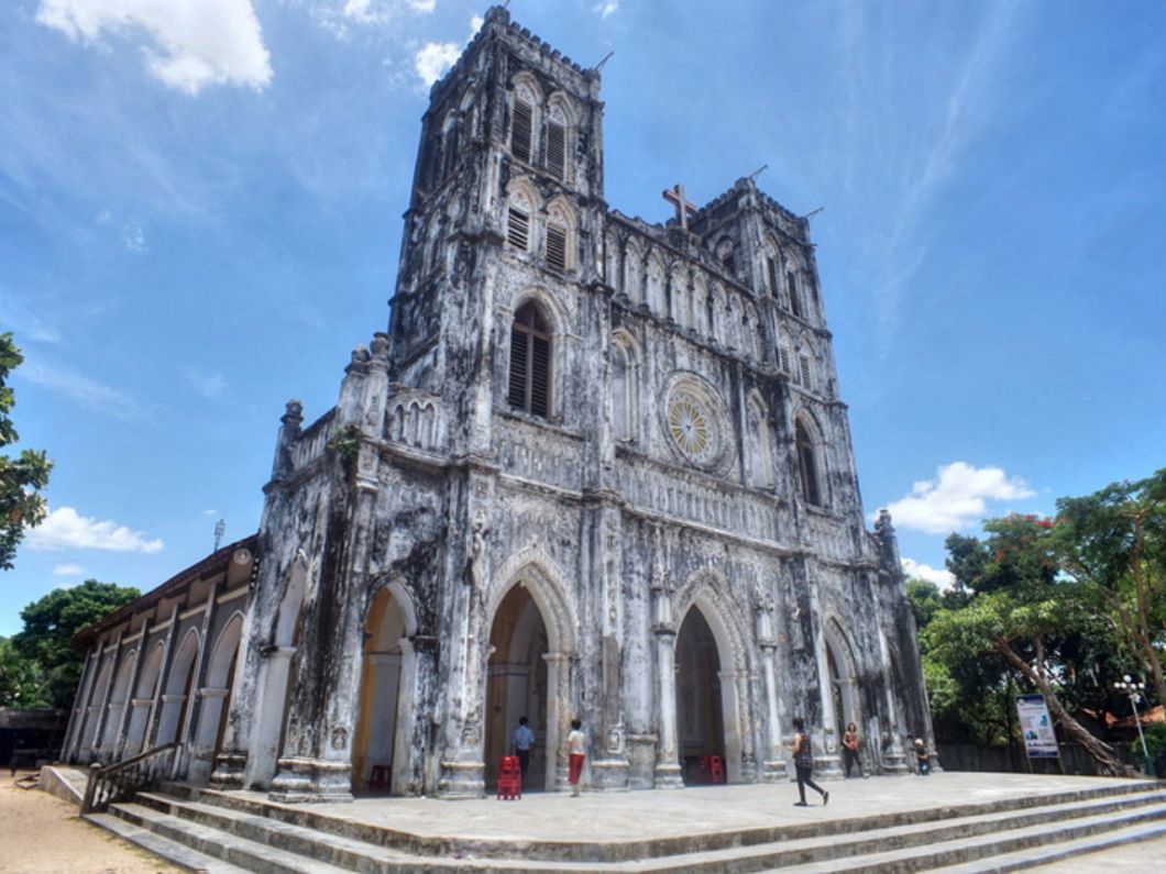 Nhà thờ Mằng Lăng Phú Yên trong tour Quy Nhơn Phú Yên 3N2Đ