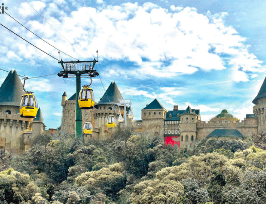 ĐI cáp treo Bà Nà Hills trong tour Đà Nẵng 3 ngày 2 đêm