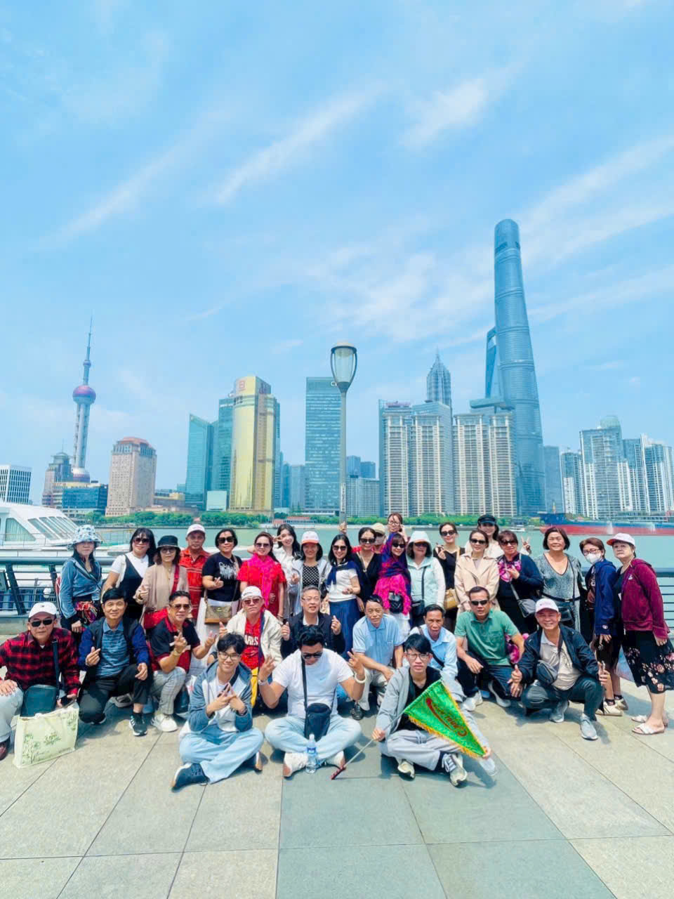 Đoàn tham quan của Like Tour trong tour Thượng Hải - Hàng Châu -Tô Châu - Ô Trấn