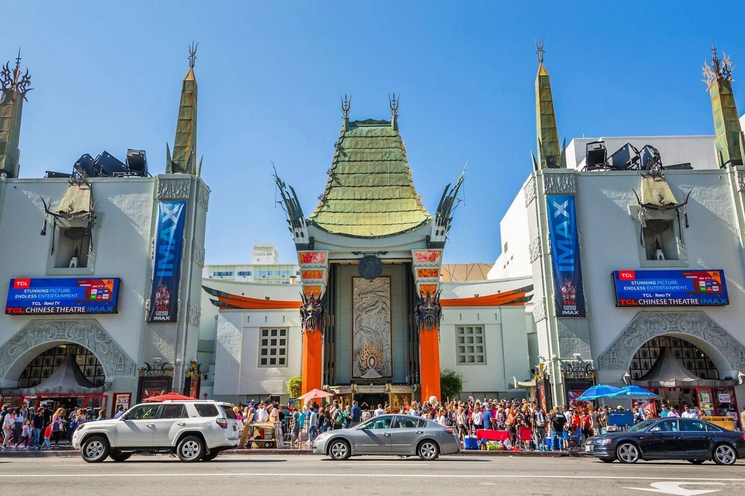 Kiến trúc độc đáo của Nhà Hát Trung Hoa Grauman's Chinese Theatre tại Hollywood trong tour Bờ Tây nước Mỹ của Like Tour.