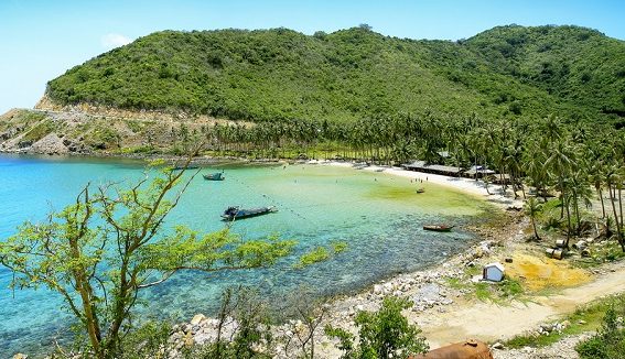 Toàn cảnh vẻ đẹp hoang sơ của Hòn Lớn đảo Nam Du trong lịch trình tour liên tuyến Cà Mau của Like Tour.