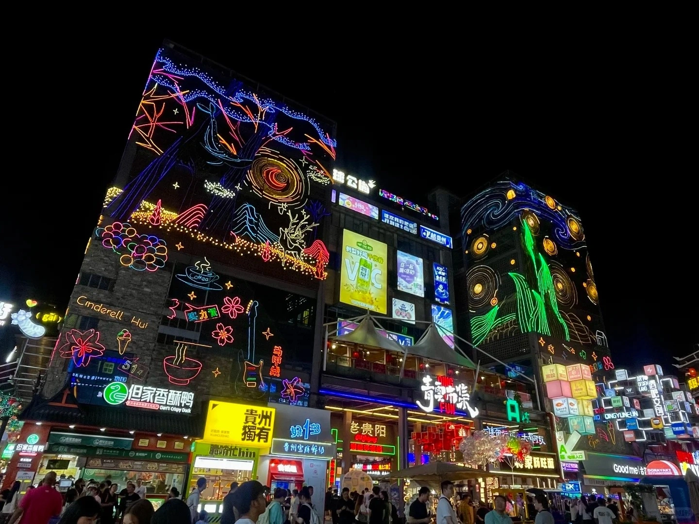 Du lịch Trung Quốc và khám phá chợ Thanh Vân về đêm trong tour Quý Châu 5N5Đ.