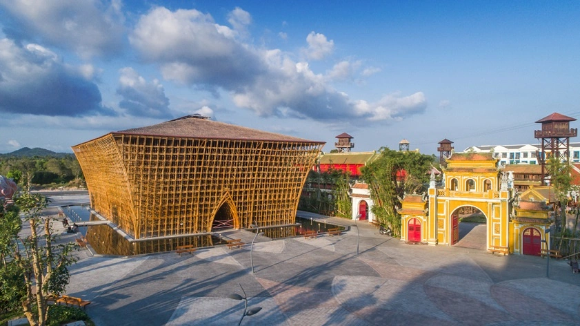 Công trình tre Bamboo Legend tại Grand World Phú Quốc - Tuyệt tác kiến trúc từ 42.000 cây tre trong tour Like Tour.