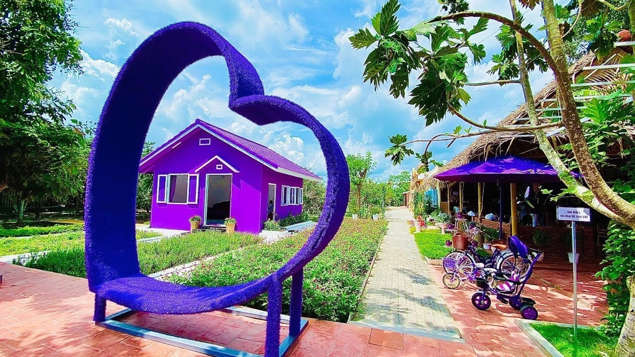 Check-in không gian độc đáo tại phim trường Căn Nhà Màu Tím Cần Thơ cùng Like Tour