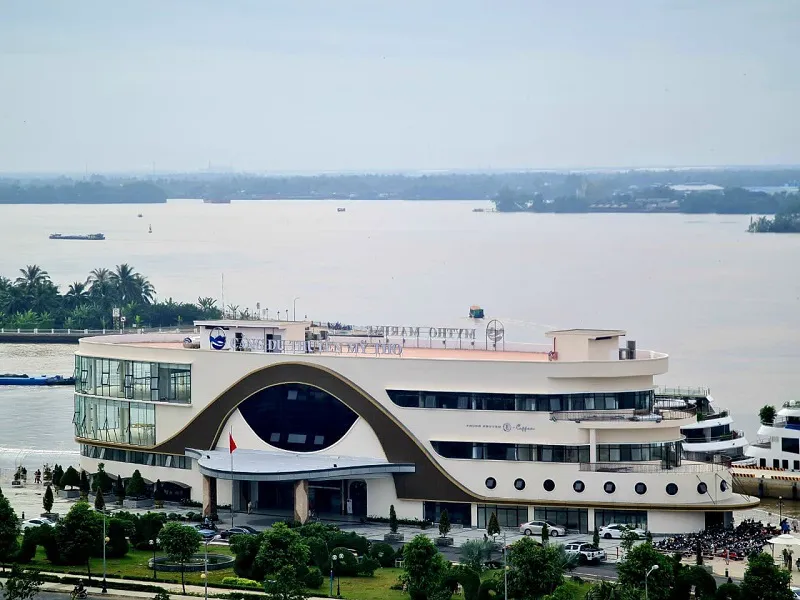 Toàn cảnh Cảng Du Thuyền Mỹ Tho hiện đại trong tour miền Tây Like Tour