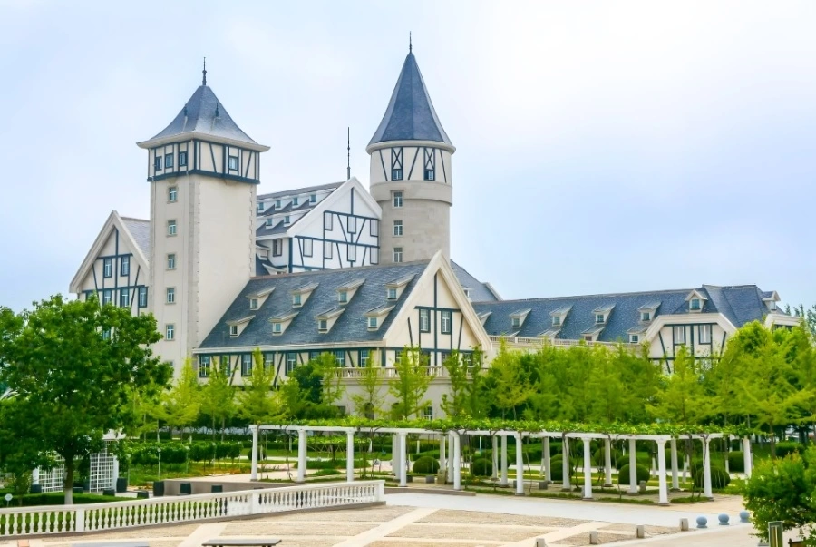 Trang trại rượu vang Changyu Castel kiến trúc lâu đài Châu Âu tại Yên Đài tour Like Tour.