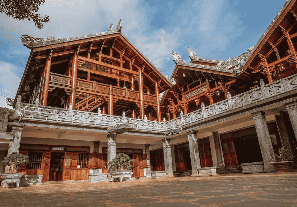 Tây Nguyên luôn nổi tiếng với các điểm đến tâm linh như chùa, nhà thờ, ...