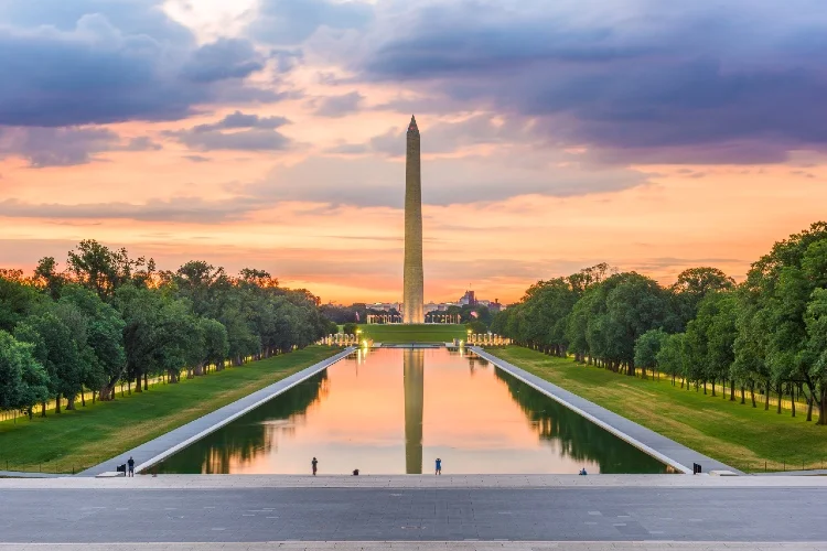 Tháp bút chì cao nhất thế giới Đài tưởng niệm Washington Monument tại thủ đô Washington D.C trong hành trình tour Hoa Kỳ của Like Tour.