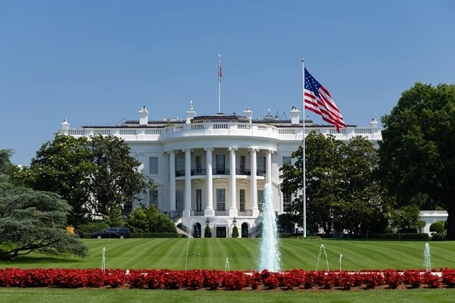 Để tối ưu SEO cho hình ảnh Nhà Trắng (The White House) trong bài viết tour hoa kỳ, bạn hãy điền các thông tin vào các trường tương ứng như sau:1. Mô tả SEO (Alt Text)
Nội dung: Tòa nhà Chính phủ Hoa Kỳ Nhà Trắng The White House tại thủ đô Washington D.C trong hành trình du lịch Mỹ của Like Tour.