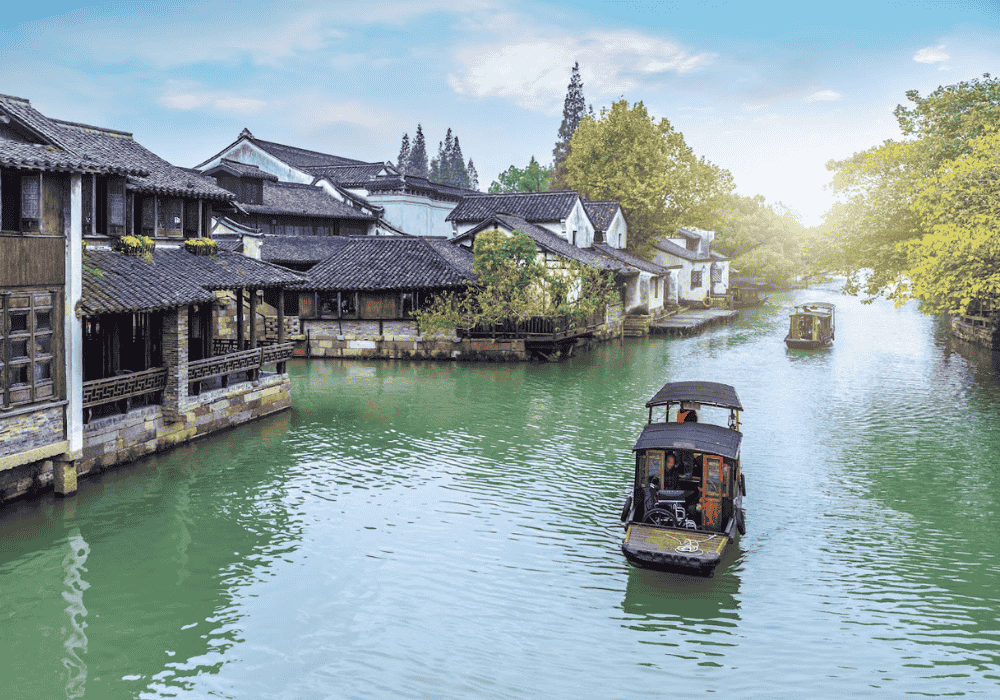 Tham quan cổ trấn Ô Trấn trong tour du lịch Trung Quốc.