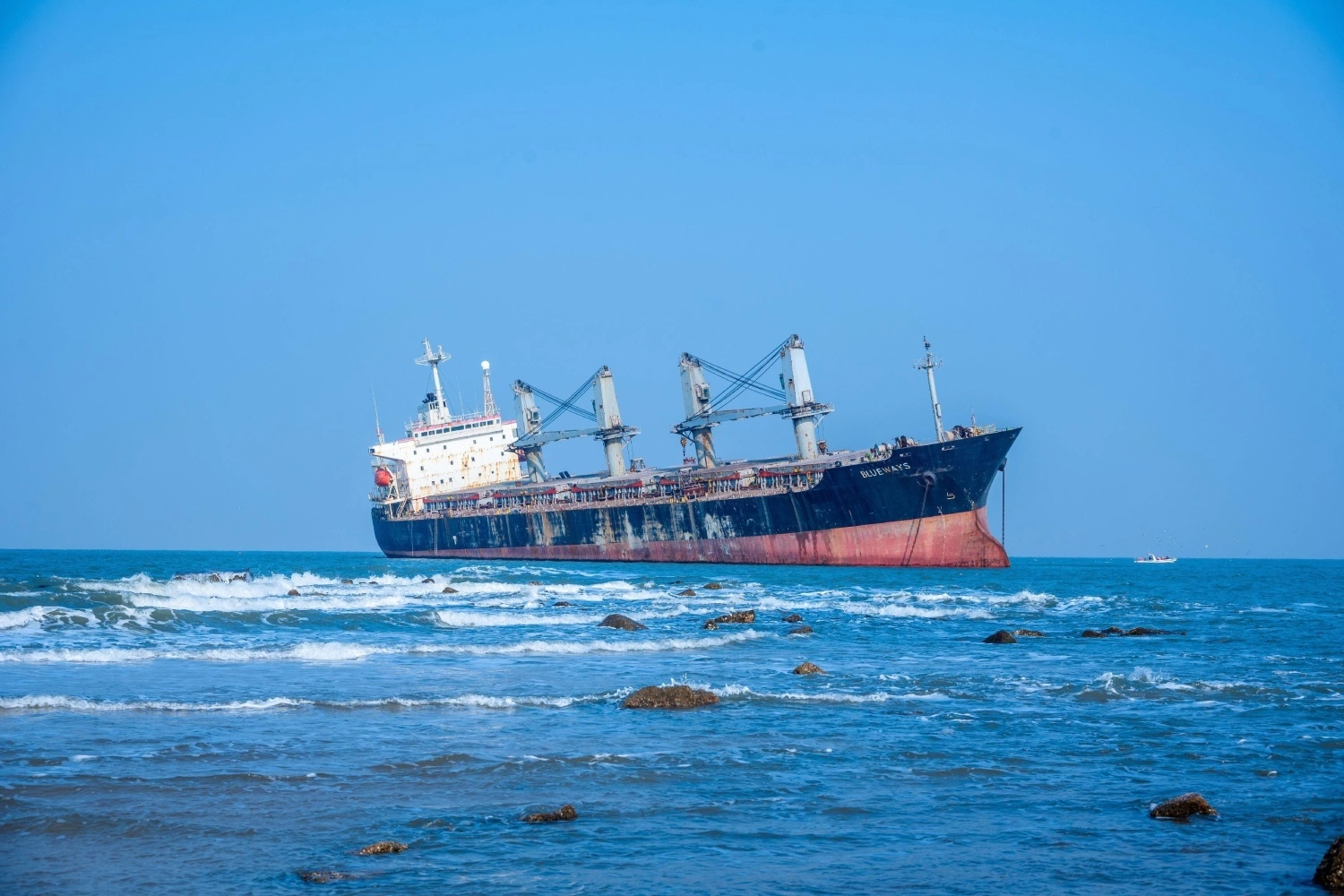 Xác tàu The Bruceys Panama mắc cạn tại bờ biển Uy Hải tour Like Tour.