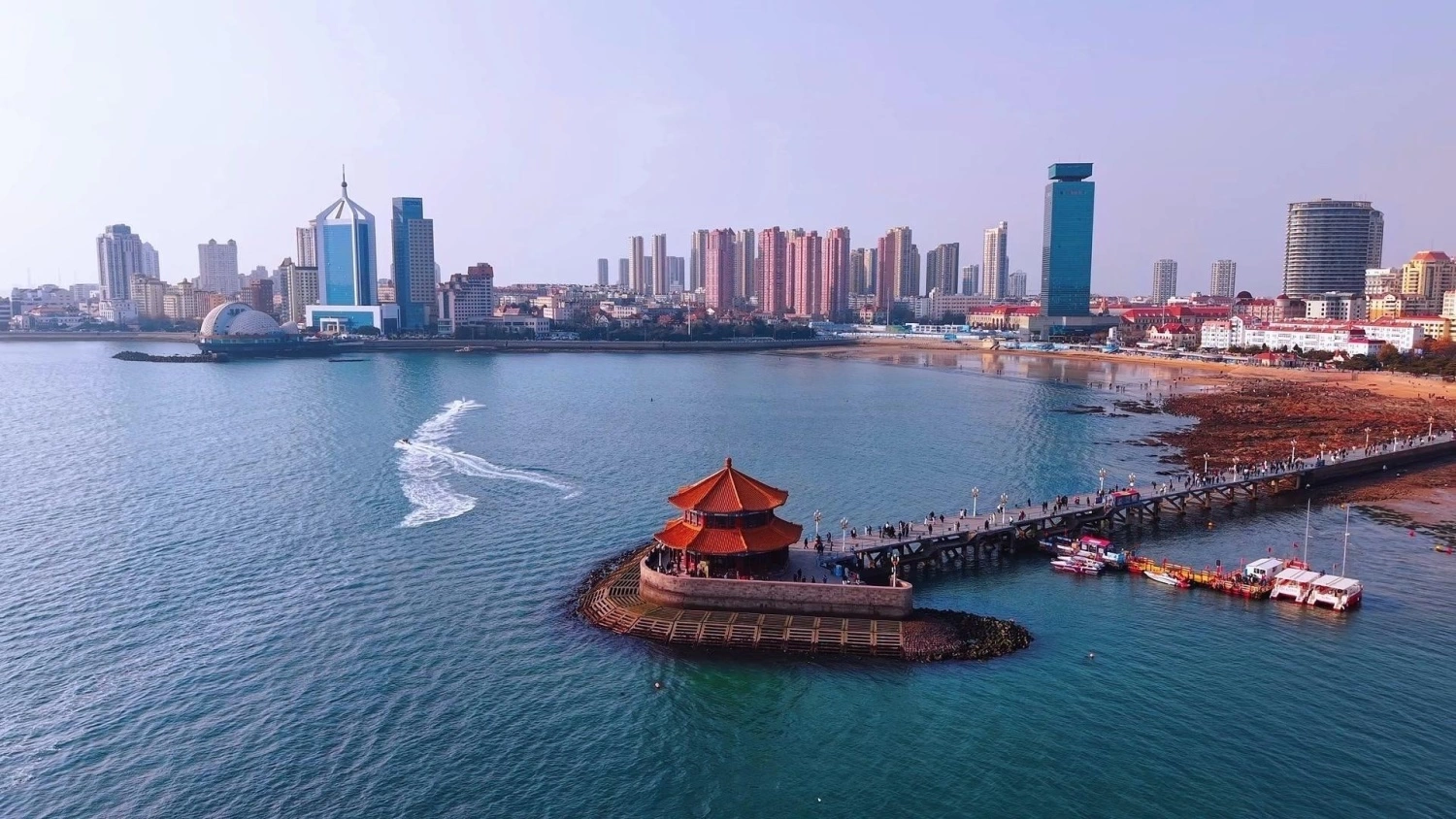 Cầu tàu Trạm Kiều biểu tượng lịch sử thành phố biển Thanh Đảo tour Like Tour.