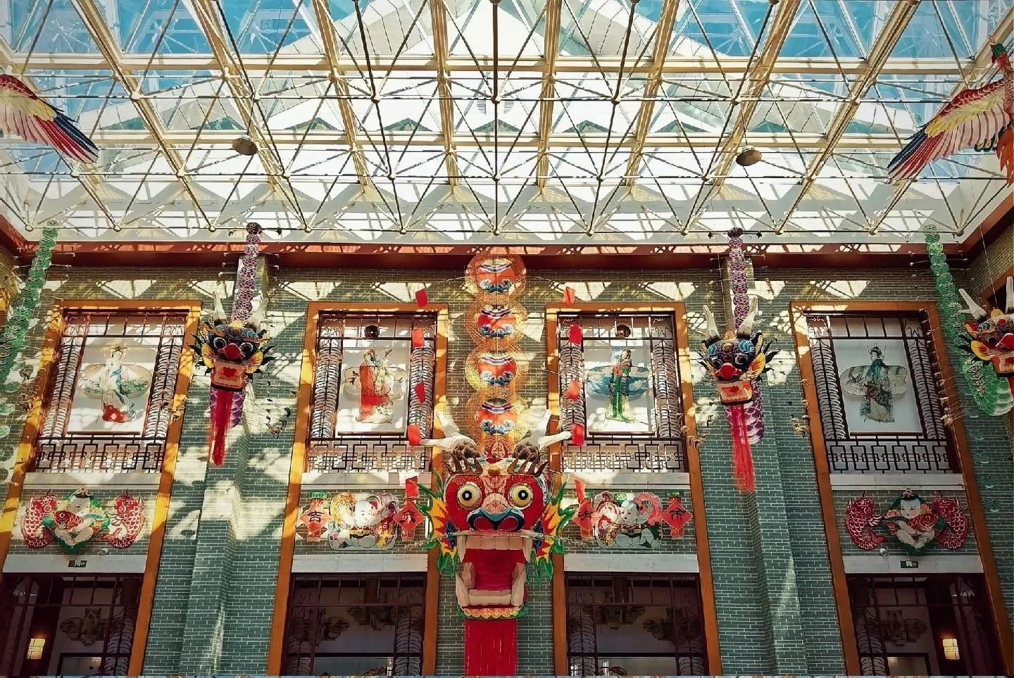 Điểm đến đầu tiên trong tour Thanh Đảo - Bảo tàng Diều Thế giới Duy Phường với kiến trúc hình con rồng độc đáo tour Like Tour.