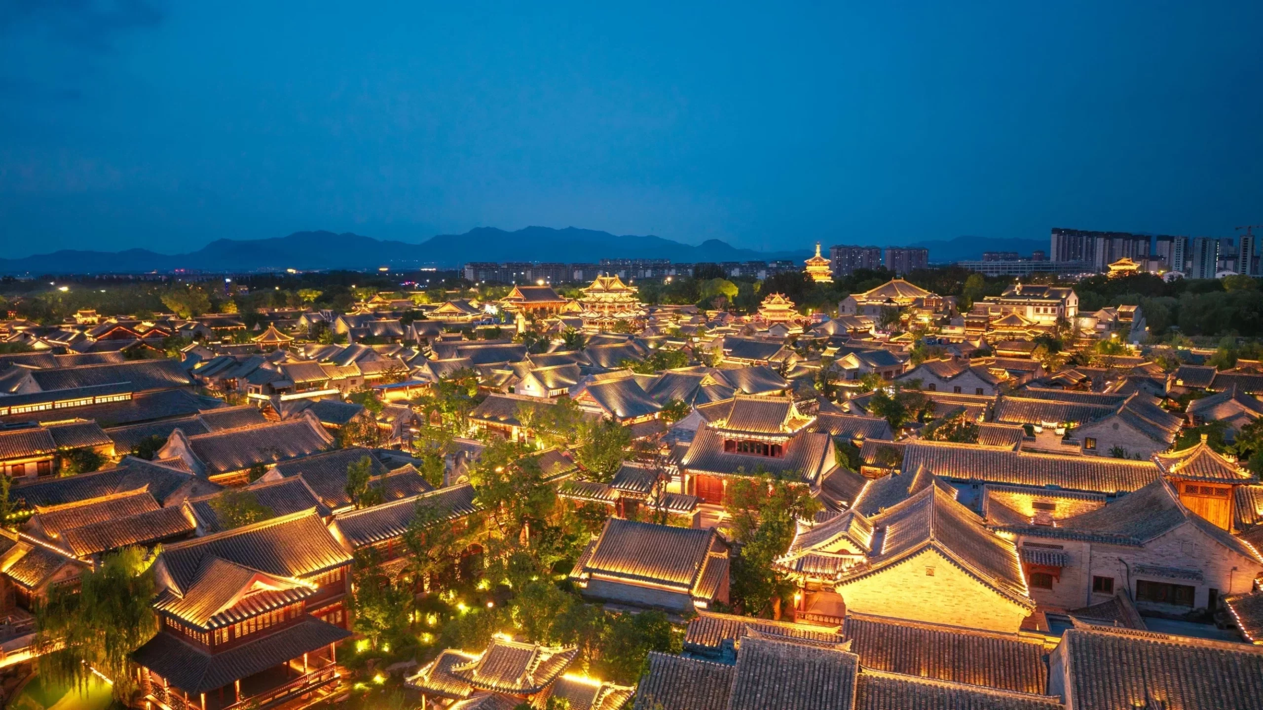 Vẻ đẹp lung linh về đêm của Cổ trấn Minh Thủy trong tour Tế Nam - Like Tour