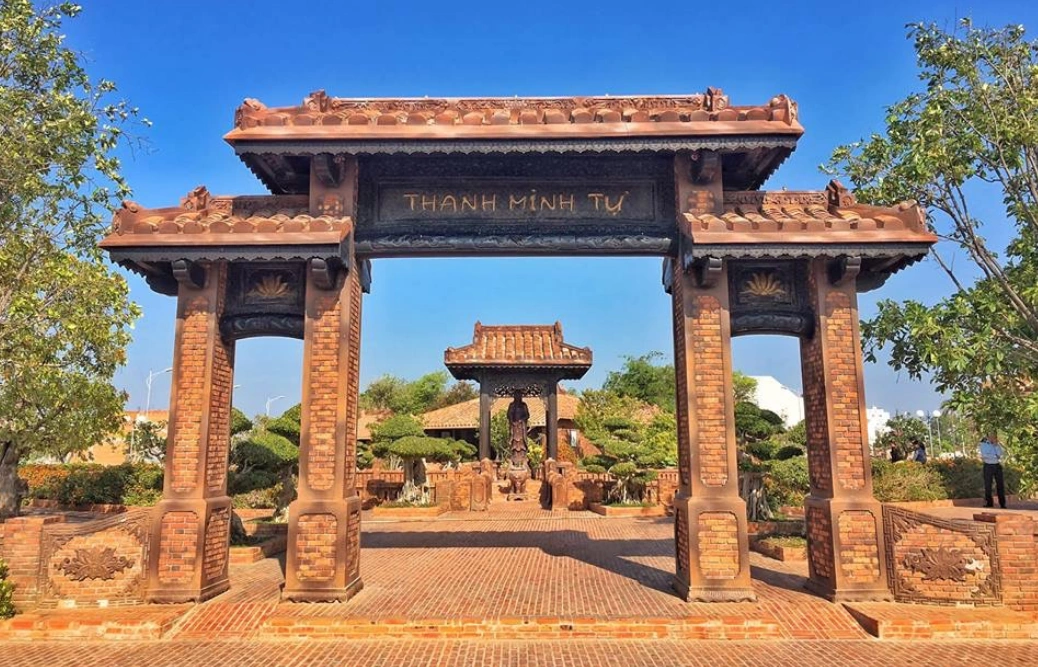 Tham quan Chùa Thanh Minh Tự Phan Thiết trong hành trình tour khách đoàn
