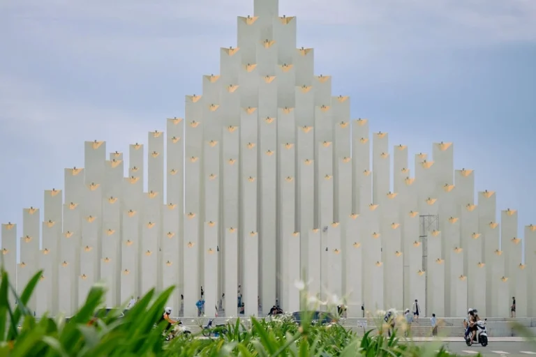 Check-in Tháp Tam Thắng biểu tượng mới của Vũng Tàu cùng Like Tour