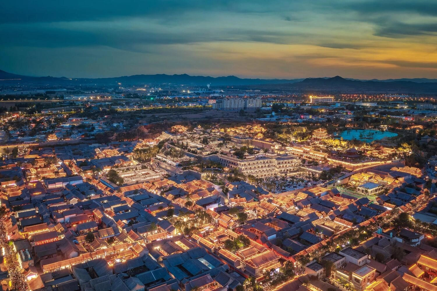 Toàn cảnh Thành cổ Hãn Châu lung linh ánh đèn về đêm nhìn từ trên cao