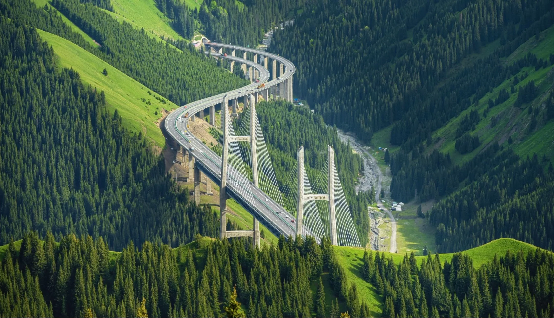 Đại cầu Quả Tử Câu Guozigou Bridge Tân Cương cây cầu dây văng cao nhất hẻm núi Thiên Sơn