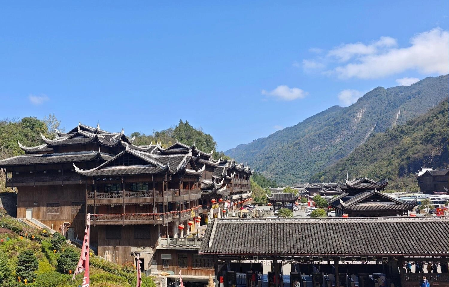 xi-vuu-cuu-le-thanh-thu-phu-nguoi-mieu-tour-trung-khanh-like-tour