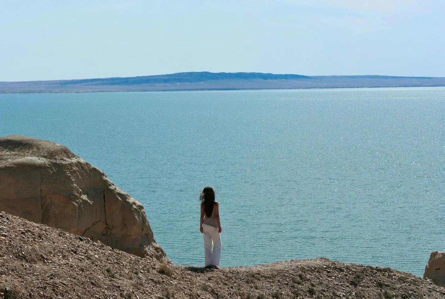 Du khách Like Tour check-in tại Hồ Ulungur, Tân Cương, "Biển xanh" giữa sa mạc Gobi