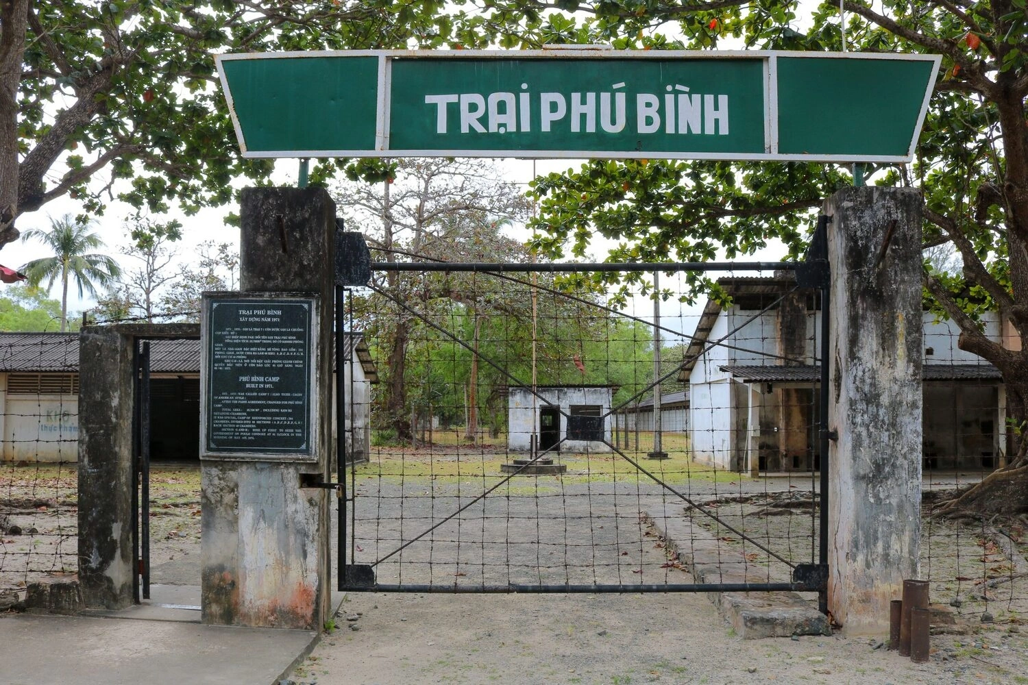 Trại Phú Bình - Chuồng cọp kiểu Mỹ trong tour du lịch Côn Đảo của Like Tour.