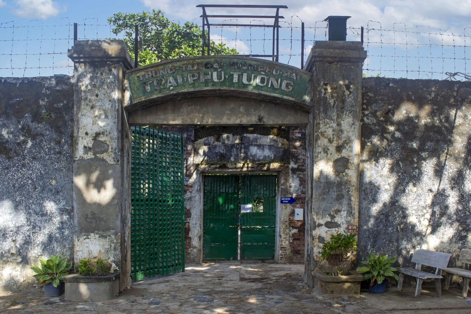 Chuồng Cọp kiểu Pháp - Trại Phú Tường trong hành trình du lịch Côn Đảo của Like Tour.