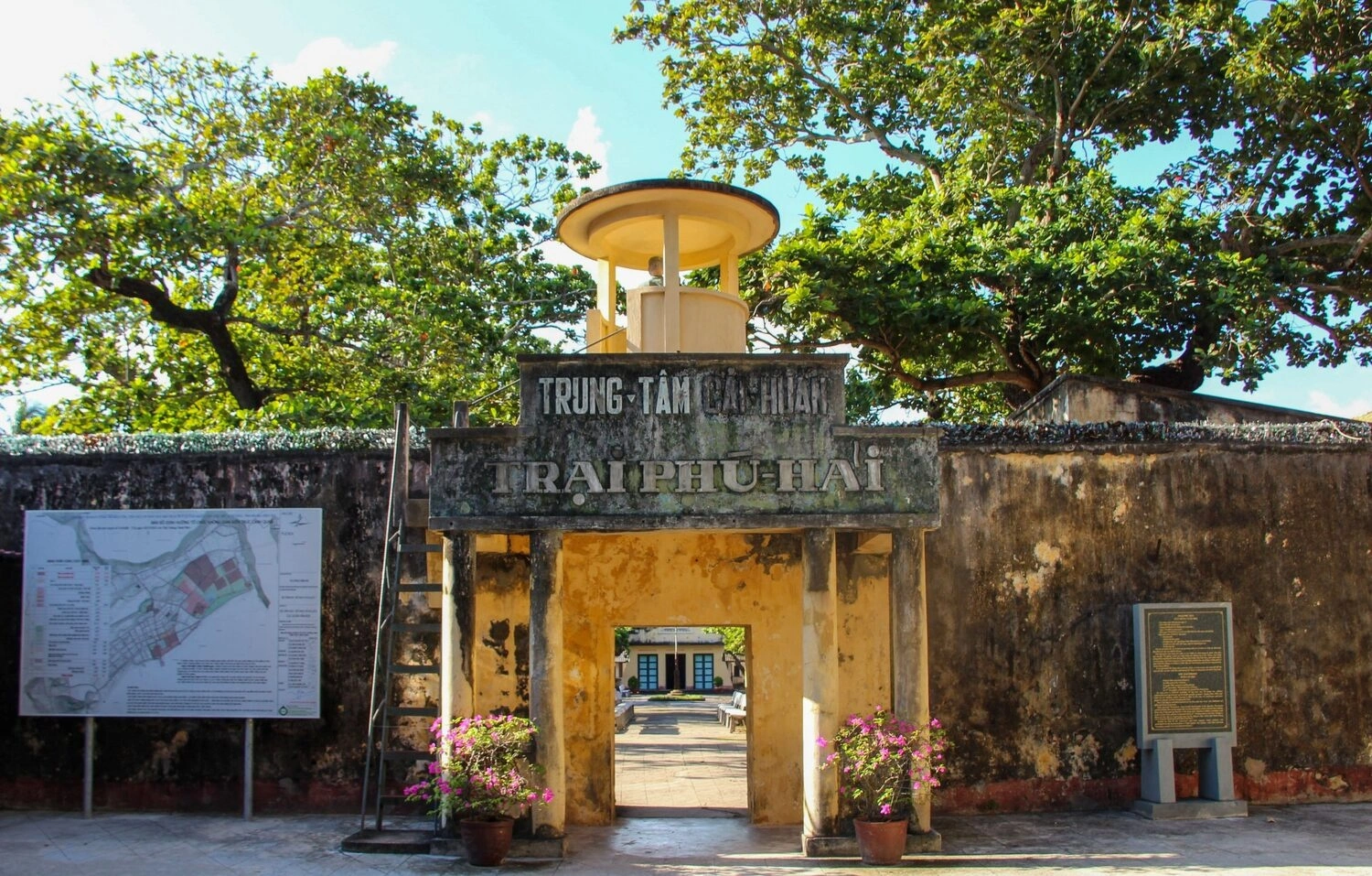 Trại tù Phú Hải – Hệ thống nhà tù cổ kính nhất trong tour Côn Đảo của Like Tour.