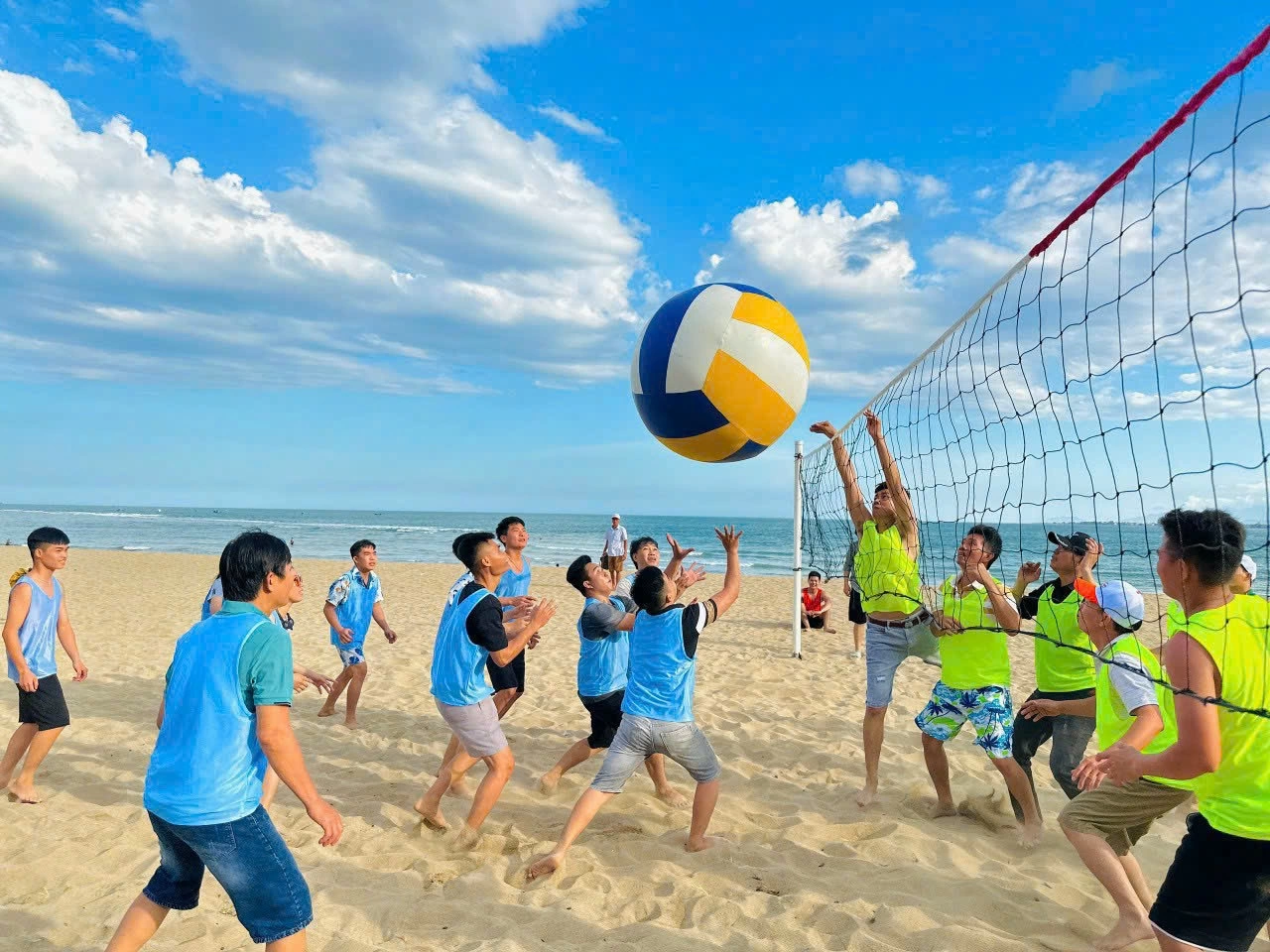 Các trò chơi được tổ chức trên bãi biển riêng của resort.